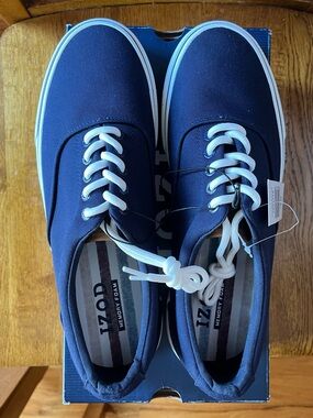 Izod Men’s Navy Blue Lace-Up Casual Canvas Shoes. Size 10. New with tags